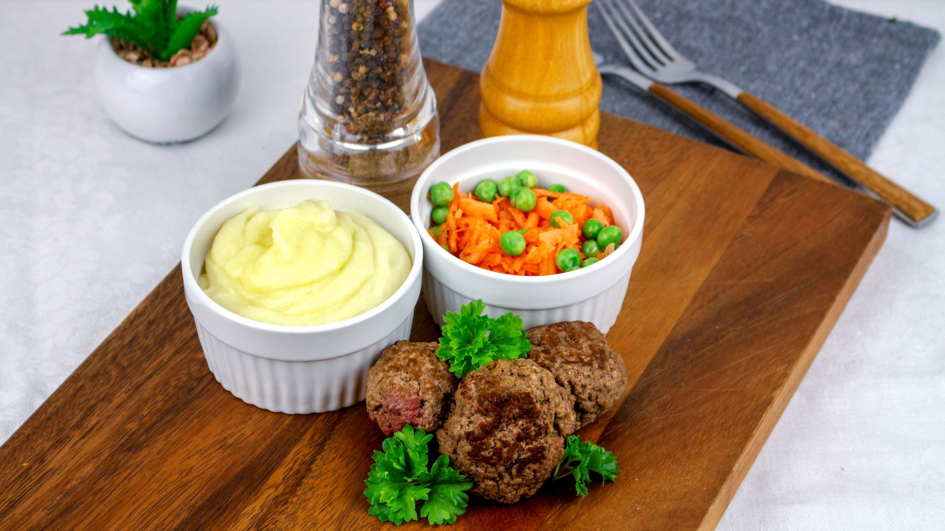 Hakk-kotletid kartulipüreega