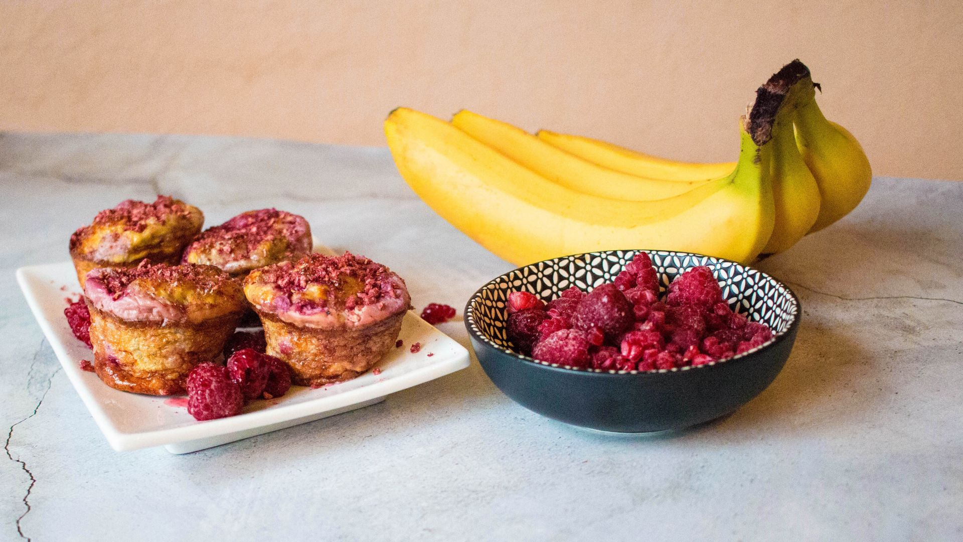 Banaani-vaarika muffinid