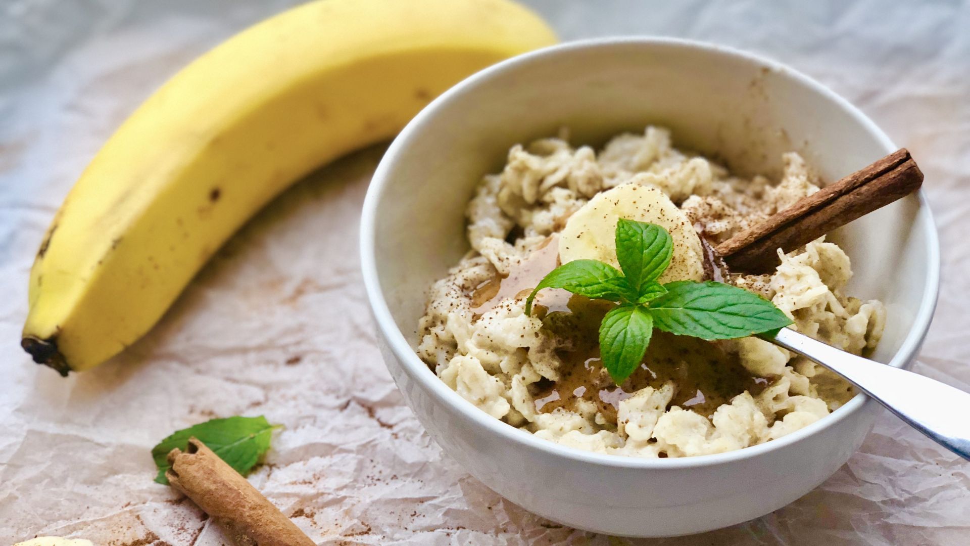 Kaerahelbepuder sojapiima ja banaaniga