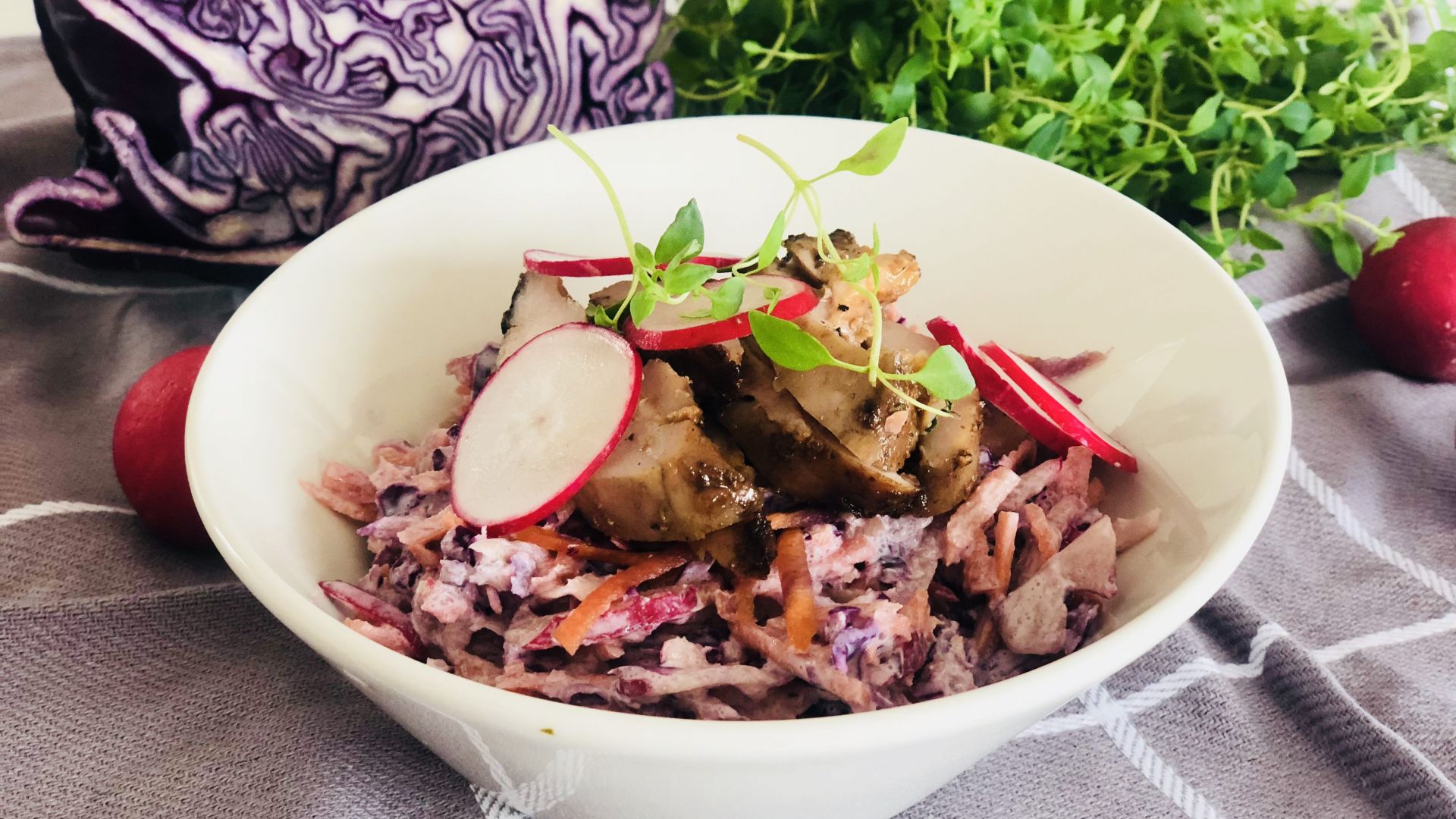 Coleslaw salat kanafileega
