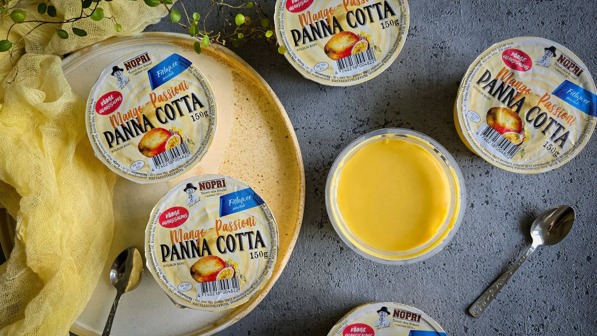 Mango-passioni panna cotta