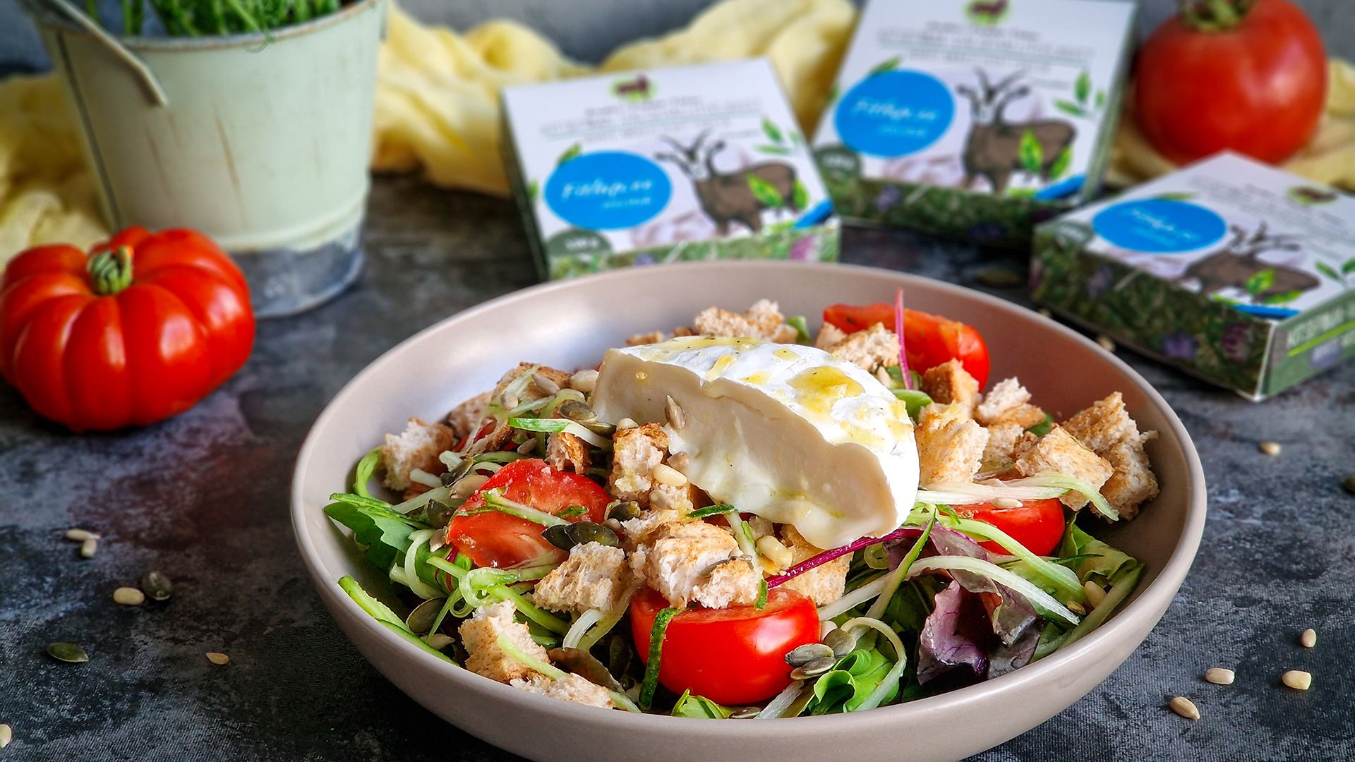Kitsejuustusalat mee-sinepi kastmega (low carb)