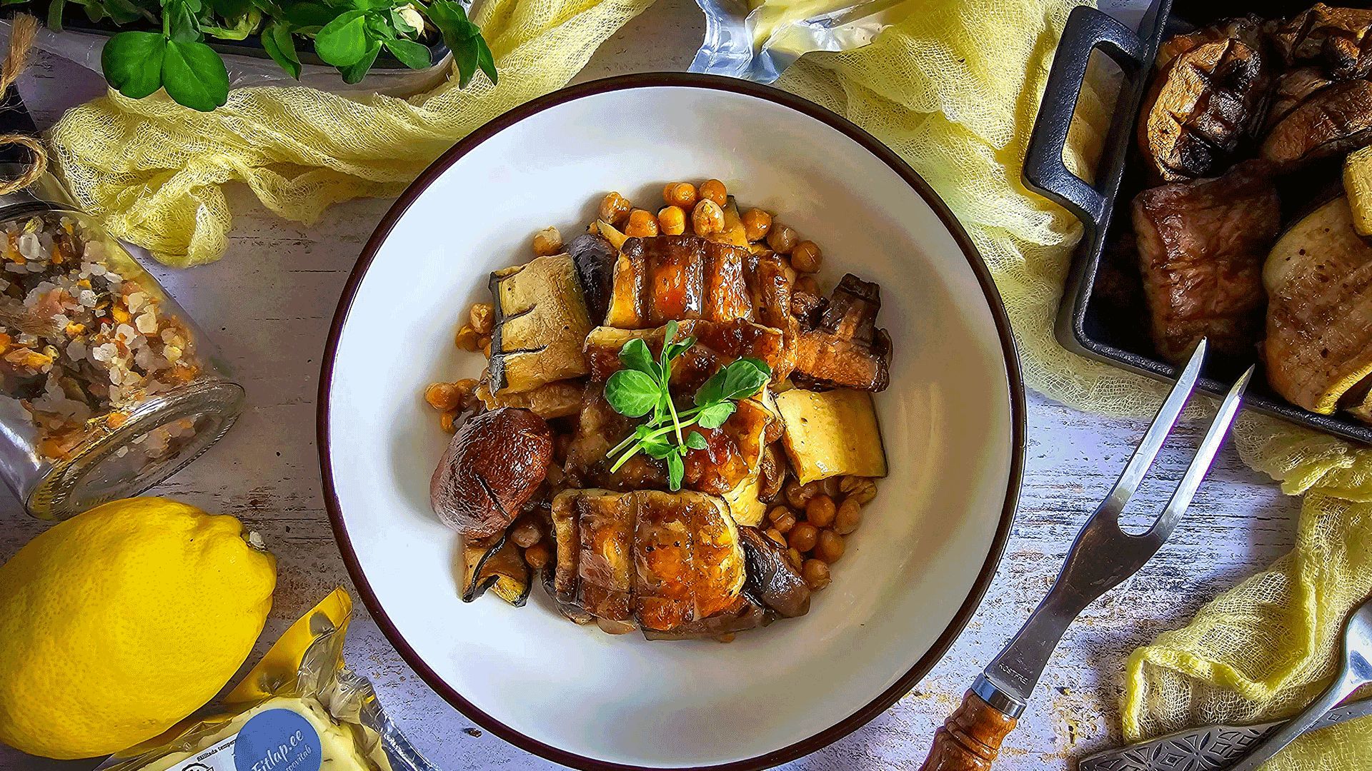 Soe seene-suvikõrvitsa salat grilljuustuga (low carb)