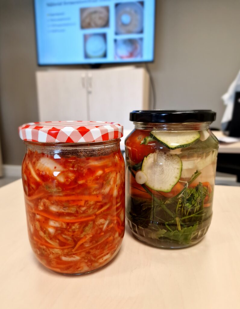 Kimchi ja köögiviljad hapnema pandud